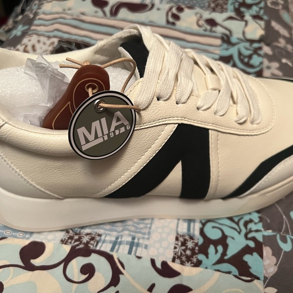 MÍA shoe - Picture 1 of 2